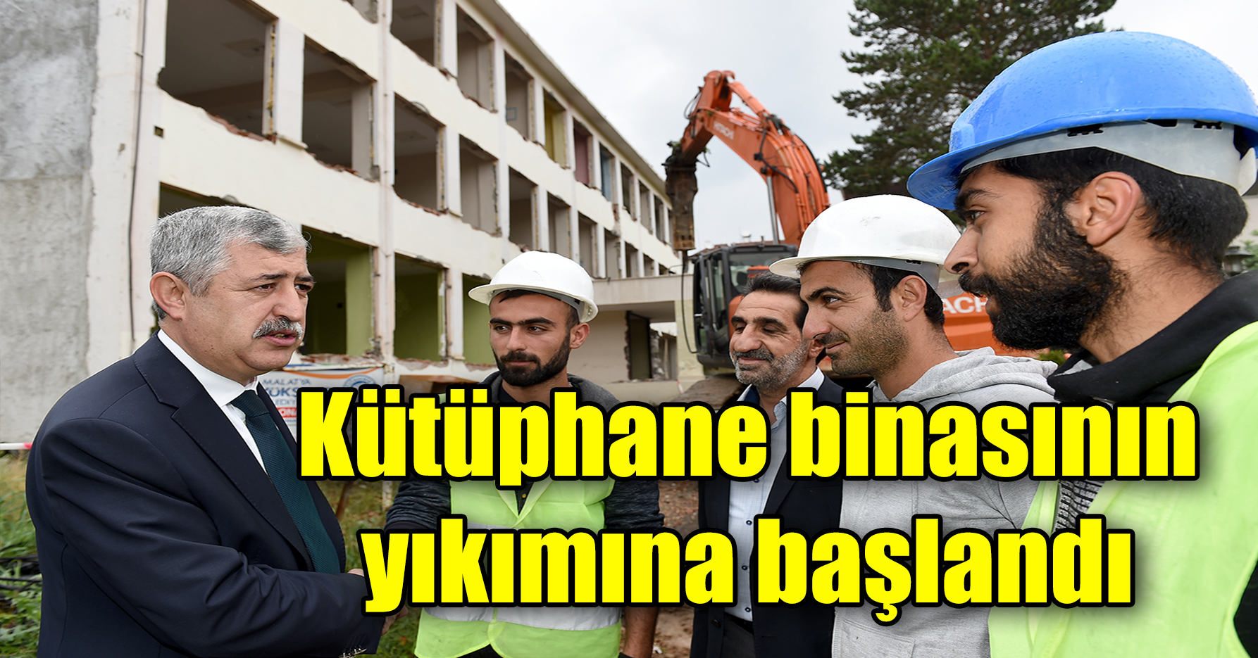 Kütüphane binasının yıkımına başlandı