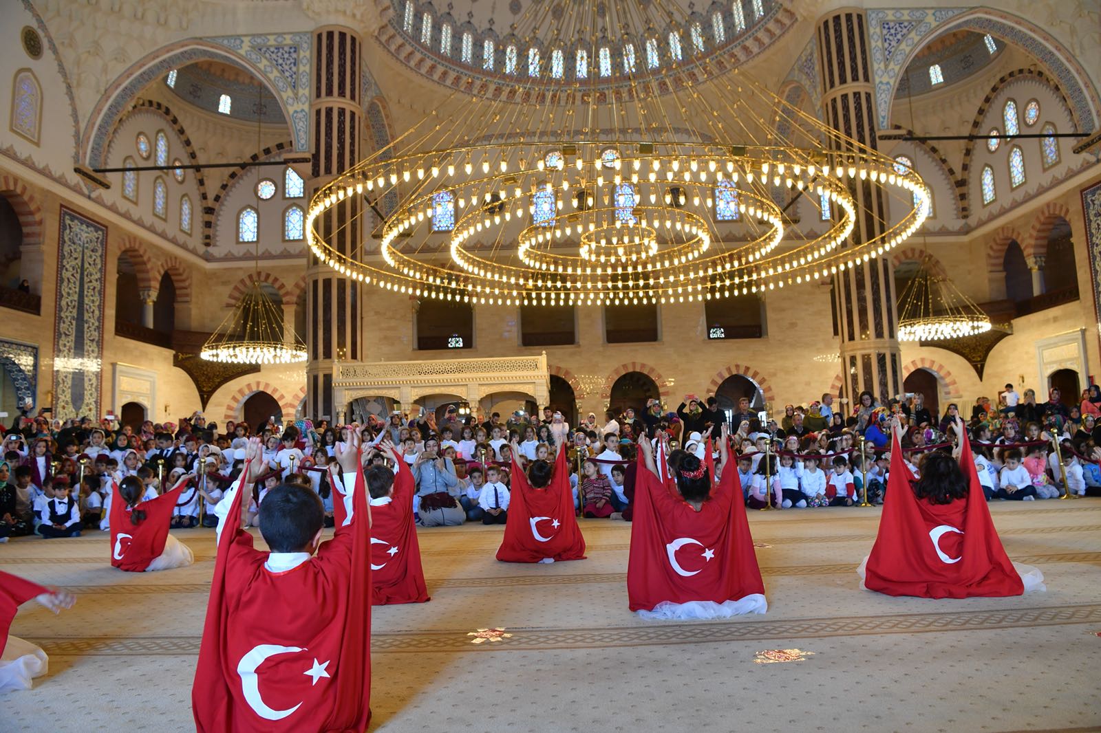 ONİKİŞUBAT’TA CAMİLER ÇOCUK AÇTI