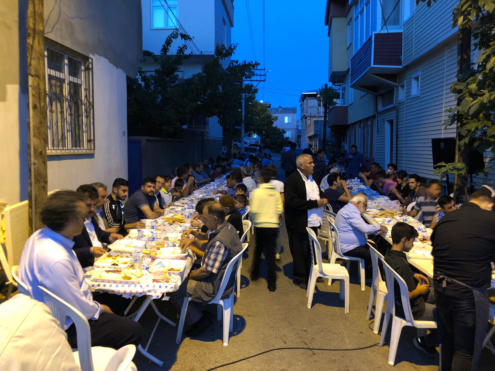 İLK İFTARI SEVDİKLERİYLE YAPTILAR