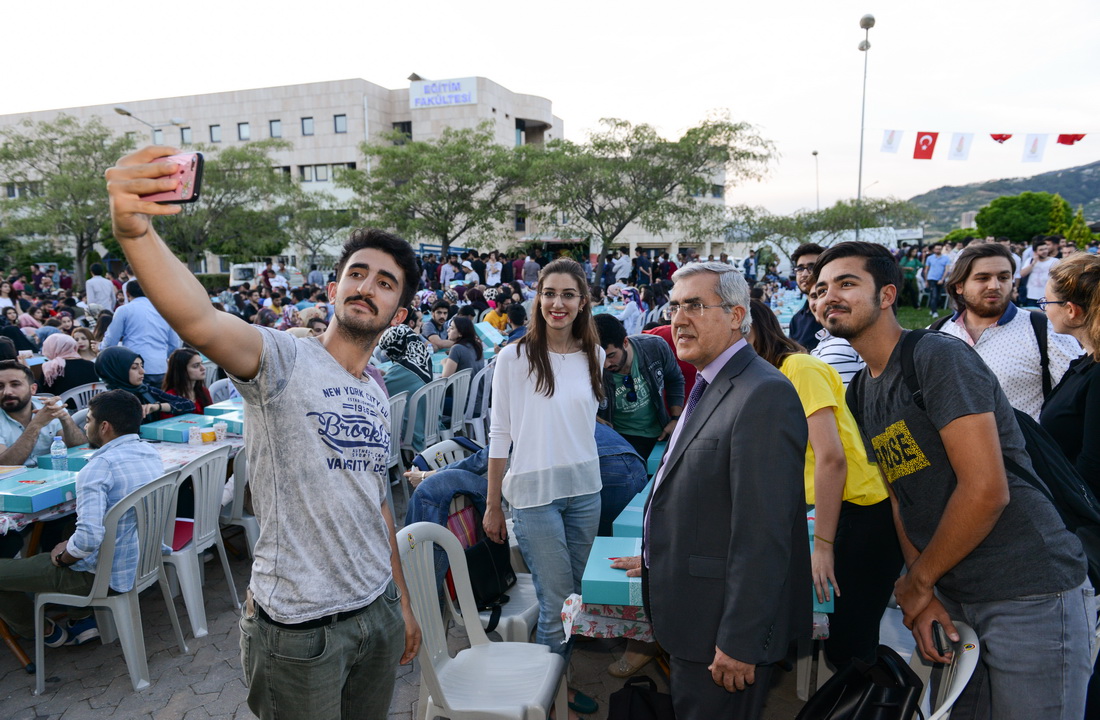 KSÜ Öğrencileri İftar Yemeğinde Bir Araya Geldi