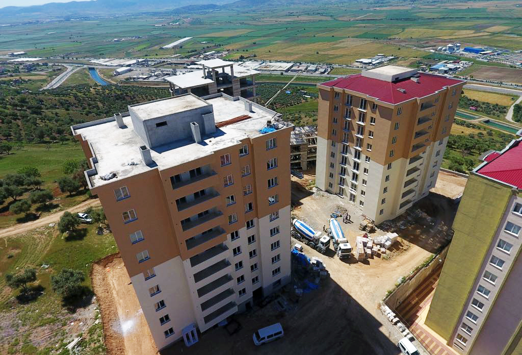 ONİKİŞUBAT’IN EŞSİZ MANZARALI DAİRELERİ SAHİPLERİNİ BEKLİYOR