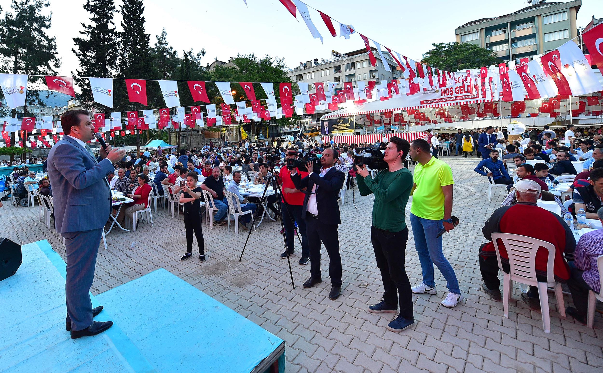 BAŞKAN ERKOÇ İFTAR ÇADIRINDA