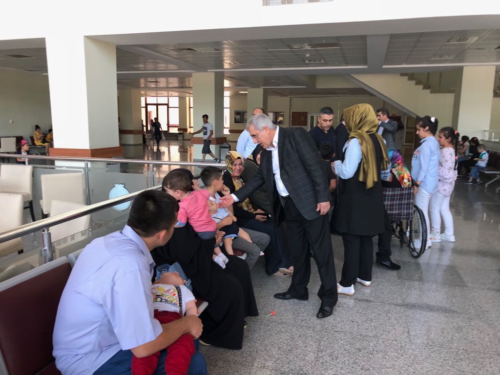Rektör Can, KSÜ Tıp Fakültesinde Tedavi Gören Hastaların Bayramını Kutladı