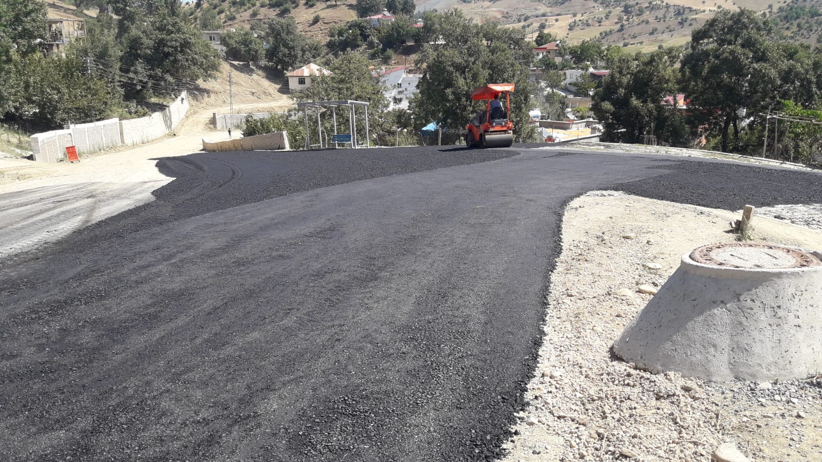 İSMAİLLİ YOLUNA SICAK ASFALT