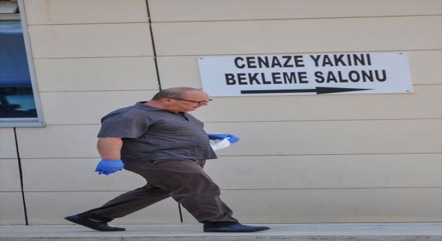Antalya’da evlerinde ölü bulunan anne ve kızının cenazeleri yakınlarına teslim edildi