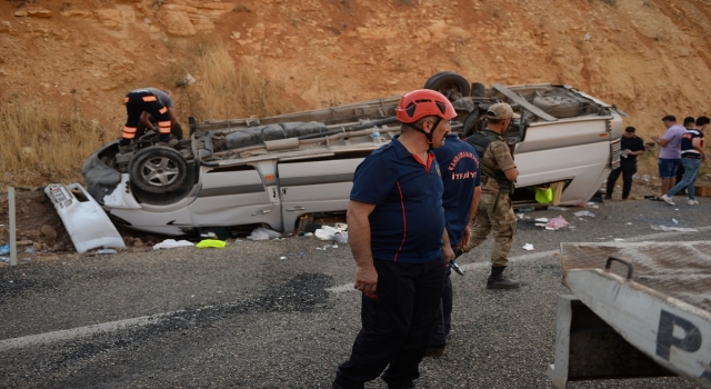 GÜNCELLEME Kahramanmaraş’ta minibüsün devrilmesi sonucu 13 kişi yaralandı