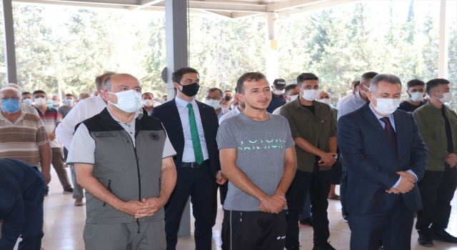 Düşen yangın söndürme uçağında yaşamını yitiren Edip Uzunoğlu’nun cenazesi Adana’da toprağa verildi
