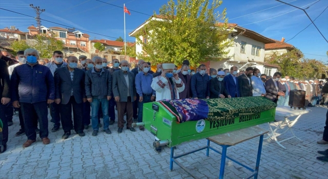 Burdur’da 3 aracın karıştığı kazada ölen 5 kişi defnedildi