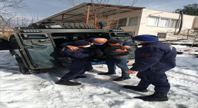 Osmaniye’de köydeki diyaliz hastasını jandarma ekipleri hastaneye ulaştırdı