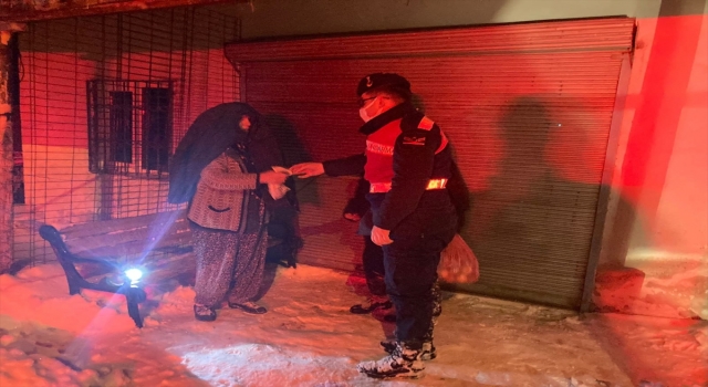 Kahramanmaraş’ta tansiyon ve KOAH hastalarının ilaçlarını jandarma teslim etti