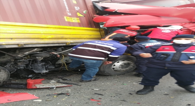 Mersin’de iki tırın çarpıştığı kazada bir sürücü ağır yaralandı