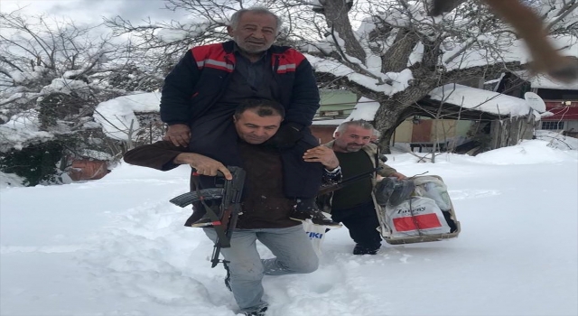Osmaniye’de kardan yolu kapanan yaylada mahsur kalan 3 kişi kurtarıldı