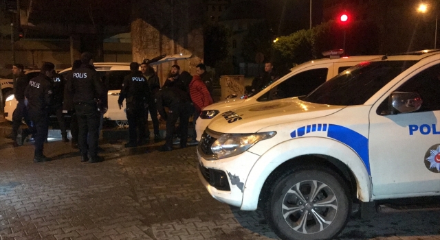 Adana’da polisten kaçarken kaza yapan şüpheliler yakalandı