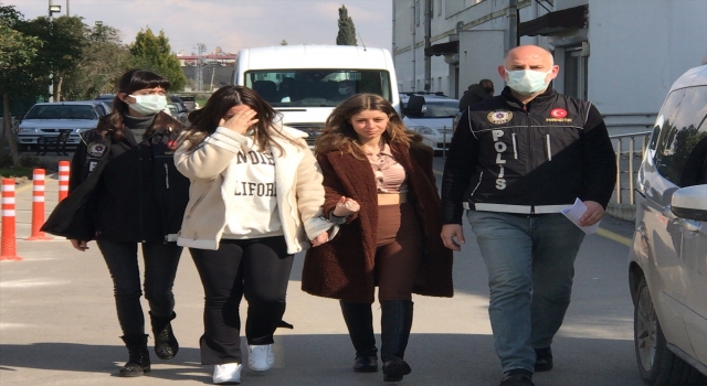 Adana’da çantalarında uyuşturucu bulunan 2 kadın yolcu tutuklandı