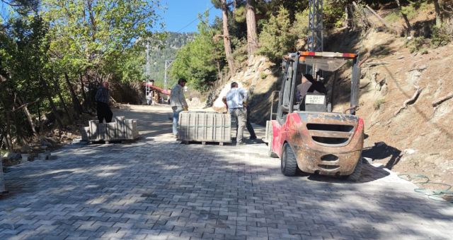 Büyükşehir’den Andırın Kırsalında Ulaşım Hamlesi
