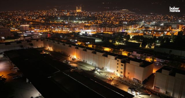 Kahramanmaraş Büyükşehir, Toptancılar Sitesinde Asfalt Mesaisini Gece Gündüz Sürdürüyor