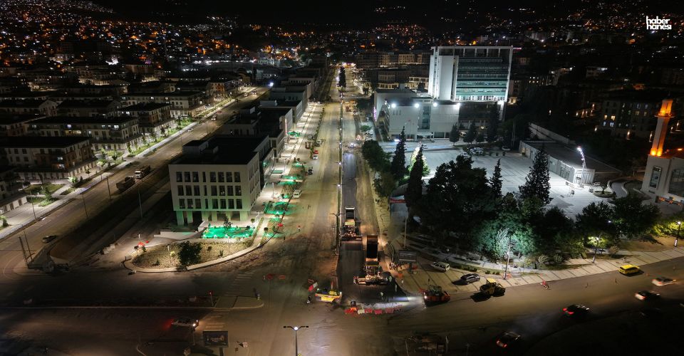 Kahramanmaraş Büyükşehir’den Azerbaycan Bulvarı’nda Gece Asfalt Mesaisi