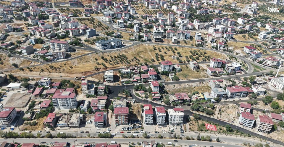 Kahramanmaraş Büyükşehir, Dulkadiroğlu Aslanbey’de Asfalt Mesaisini Durmaksızın Sürdürüyor