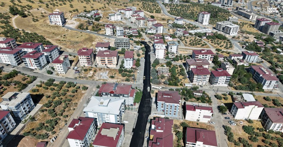Kahramanmaraş Büyükşehir, Dulkadiroğlu Ballıca Mahallesi’nde Asfalt Mesaisini Sürdürüyor