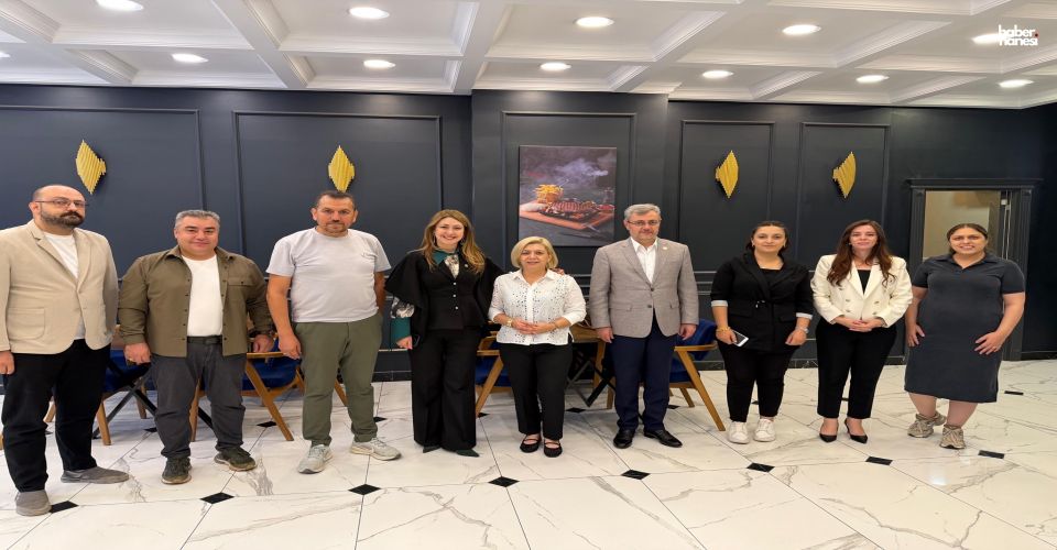 Kahramanmaraş’ta Samimi Buluşma! Milletvekili Zuhal Karakoç Gazetecilerle Bir Araya Geldi