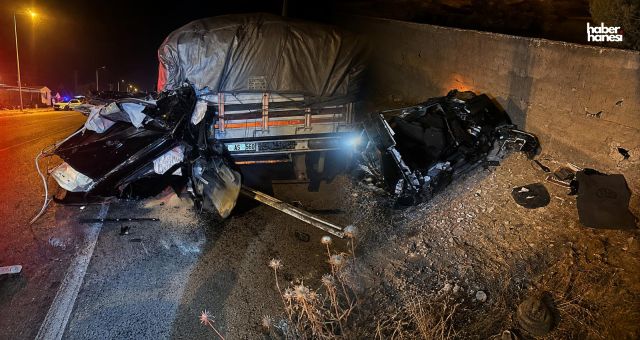 Kahramanmaraş’ta yol kenarındaki tıra çarptı: Otomobildeki yolcu yaşamını yitirdi