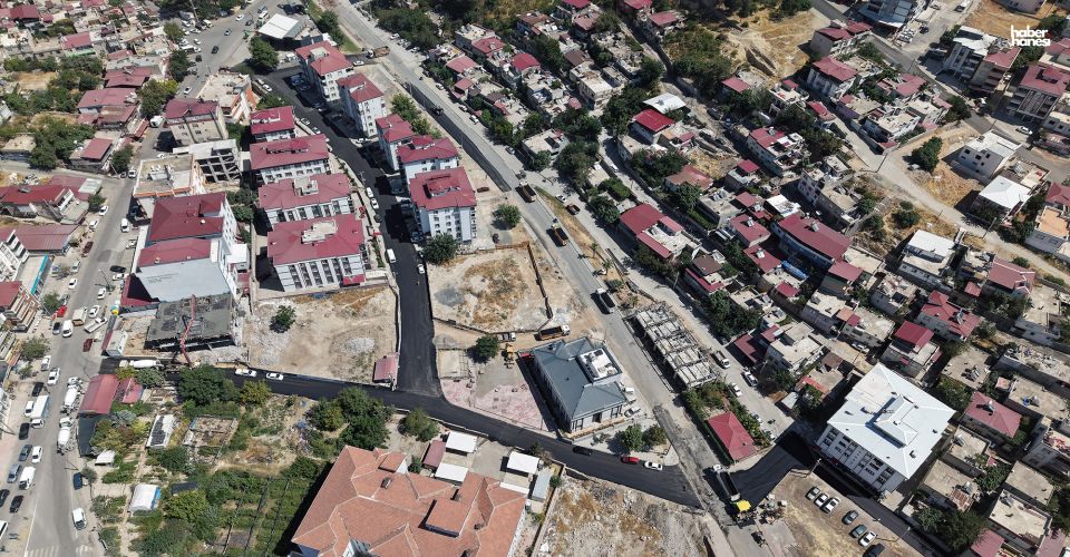 Kahramanmaraş Büyükşehir, Dulkadiroğlu Ballıca’da Asfalt Mesaisini Durmaksızın Sürdürüyor
