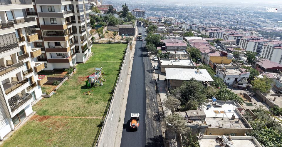 Kahramanmaraş Büyükşehir, Kâtip Çelebi Caddesi’nde Asfalt Mesaisini Sürdürüyor