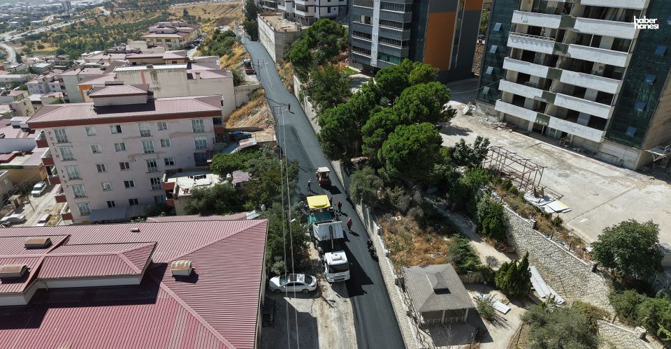 Kahramanmaraş Büyükşehir, Onikişubat Kâtip Çelebi Caddesi’ni Asfaltlıyor