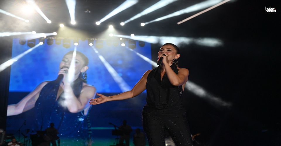 Merve Özbey Kahramanmaraş Kültür Yolu Festivali’nde sahne aldı
