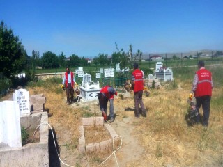 Bayram Öncesi Mezarlıklarda Genel Temizlik