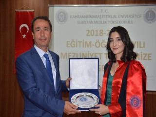 KAHRAMANMARAŞ İSTİKLAL ÜNİVERSİTESİNDE MEZUNİYET SEVİNCİ