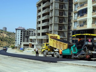 BÜYÜKŞEHİRDEN ASFALT ATAĞI