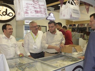 AKDO DONDURMA İZMİR FUAR’ININ GÖZDESİ OLDU