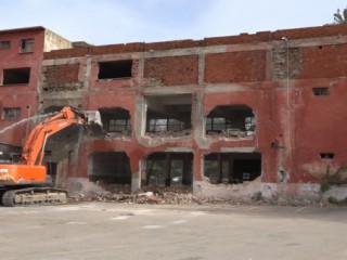 50 Yıllık Metruk Bina Yıkıldı
