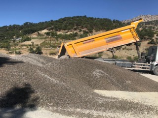 Büyükşehir yol yapıyor