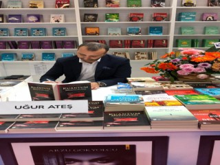 Uğur Ateş 38. Uluslararası İstanbul Kitap Fuar’ında Okuyucuları İle Buluştu!