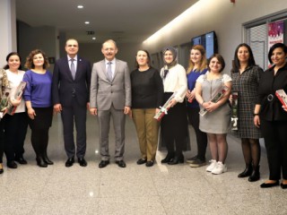 Sanko Üniversitesinde Güller Dağıtıldı