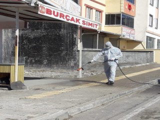Cadde ve sokaklar dezenfekte ediliyor