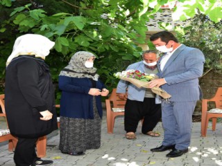 Başkan Okumuş Şehit Annesinin Kabir Ziyareti İsteğini Yerine Getirdi
