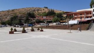 Aşağı İçmeler’de Meydan Düzenlenmesi Tamamlandı
