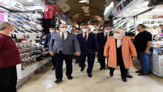 Başkan Güngör Misafirleriyle Tarihi Çarşıyı Gezdi