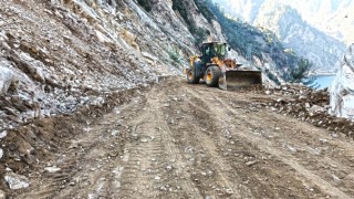 Çokran Yolu Heyelan Sonrası Trafiğe Açıldı