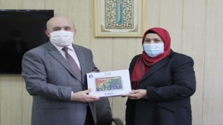Habibe Öçal'dan 75 Adet Tablet Bağışı