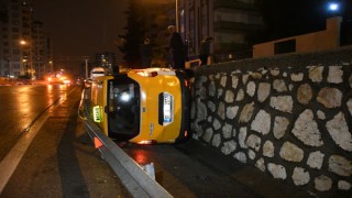 Taksici Virajı Alamadı Alt Yola Düştü