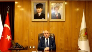 Vali Çoşkun Gazeteciler Gününü Kutladı