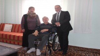 Başkan Güven Tekerlekli Sandalyeyi Bizzat Teslim Etti
