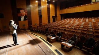 Tiyatro Okulu'nda Oyuncu Seçmeleri