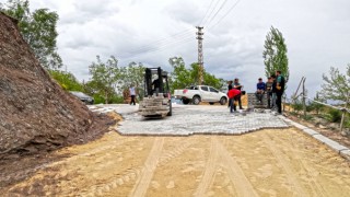 Kahramanmaraş Andırın İlçesinde İki Yol Çalışması Daha Tamamlandı