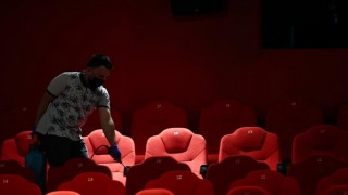 Sinema Salonları Misafirlerini Bekliyor