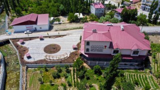 Çağlayancerit Millet Konağı Çevre Düzenlemesi Yapıldı